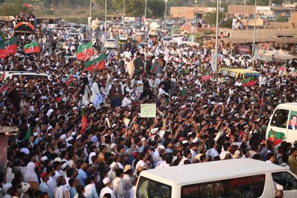 راهپیمایی هواداران عمران خان بهسوی اسلامآباد