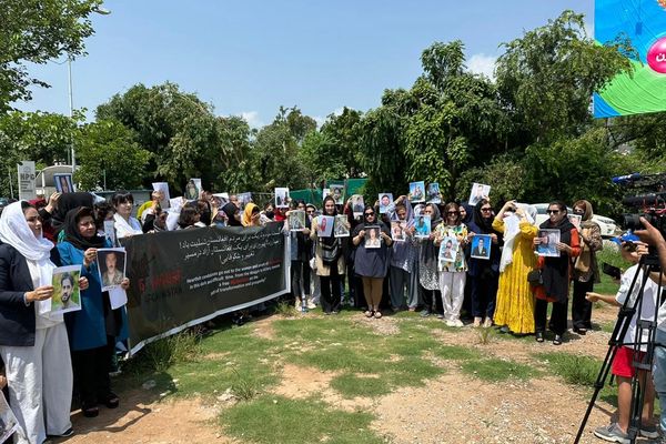 همزمان با سالگرد سقوط جمهوریت، افغانها در شماری از شهرهای جهان علیه طالبان تظاهرات کردند