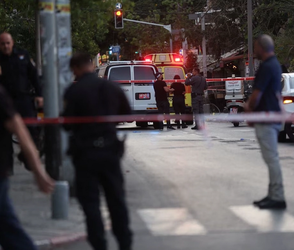 در پی حمله‌ مسلحانه یک مرد فلسطینی در مرکز تل‌آویو، یک پولیس گشت شهری اسرائیل کشته شد