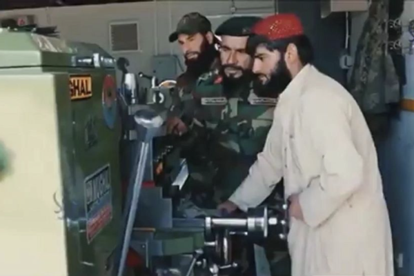 طالبان: أنشأنا مصانع لإنتاج الأسلحة والطائرات المسيّرة