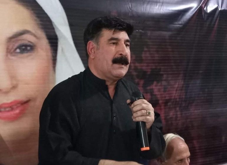 نامزد حزب مردم پاکستان از یک بمبگذاری در ایالت خیبر پختونخوا جان سالم به‌ در برد 