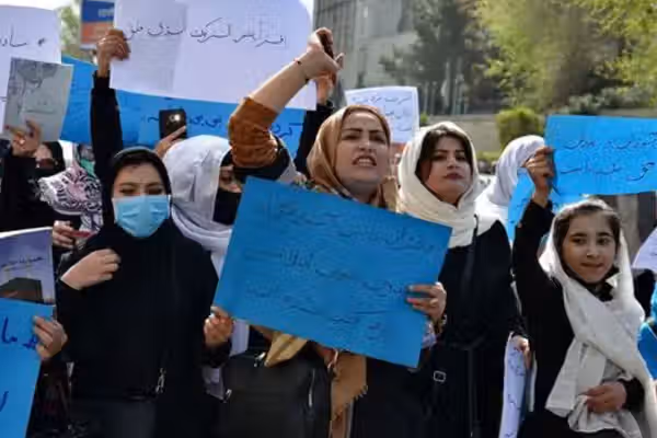 اېاېفپي: د طالبانو پنځه کلنه واکمنۍ کې د ښځو پر ژوند بندیزونه پراخ شوي