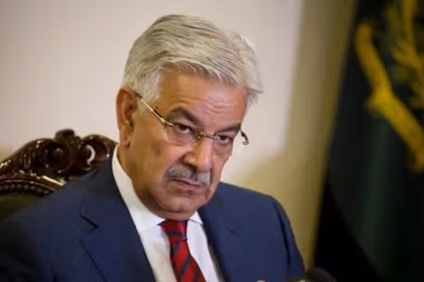 د پاکستان دفاع وزیر: د افغانستان او هند له لوري د ګډ برید ګواښ شتون لري