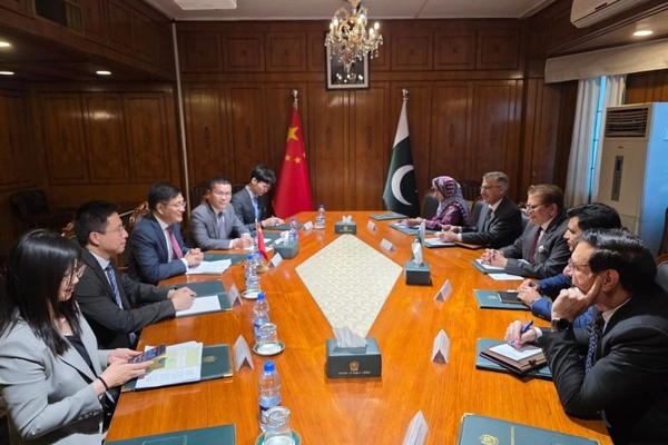 زیارة المبعوثُ الصيني إلى إسلام آباد لإجراء محادثات حول تهديدات الجماعات المسلحة.