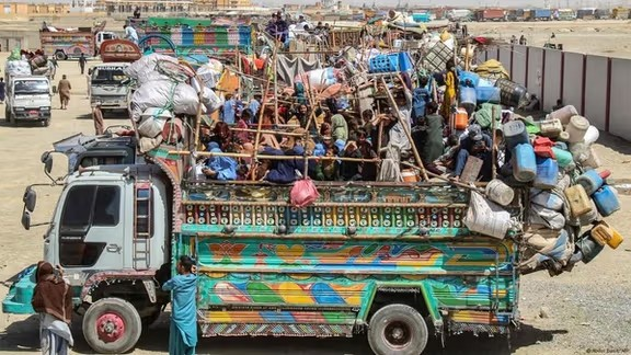 د کډوالو په نړۍواله ورځ؛ تر ۵زره ډېر کډوال له ایران او پاکستان نه افغانستان ته ستانه شوي