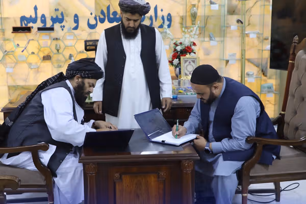 طالبانو د بامیان د اوسپنې کان دوو کورنیو شرکتونو ته په قرارداد ورکړ
