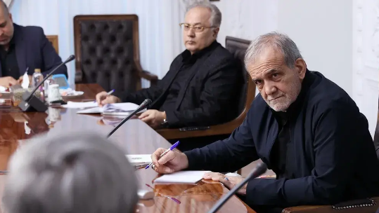 د ایران پارلمان یوه غړي مسعود پزشکیان ته ویلي، چې طالبان د باور وړ نه دي