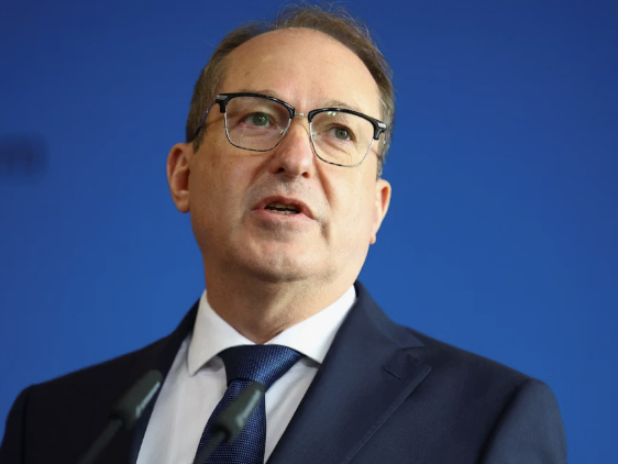 وزير الداخلية الألماني يؤكد العمل على نقل آلاف الأفغان من باكستان إلى ألمانيا قريبا