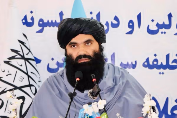 حقانی پس از سفر به قندهار بر اجرای فرمانهای ملا هبتالله تأکید کرد