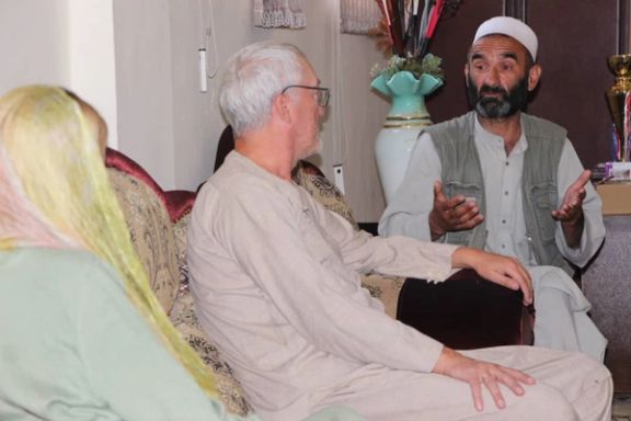 باختر: گردشگران روسی با موتر شخصیشان به افغانستان آمدند و از "شرایط خوب امنیتی" سخن گفتند