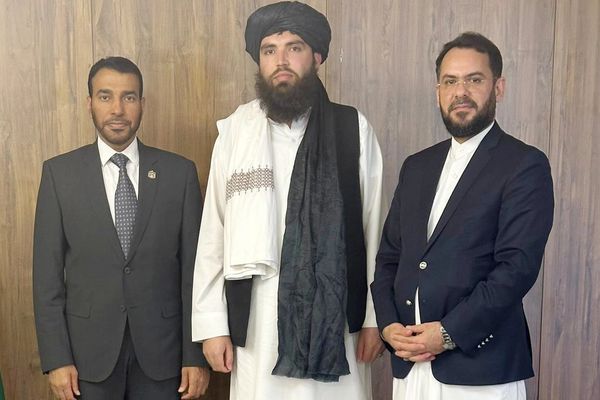 ترکیه کې د طالبانو سفیر د خپل عربي اماراتو د سیال سره د سیاسي اړیکو پر زياتوالي خبري کړي