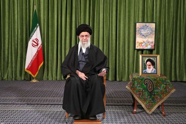 خامنه يي خبرداری ورکړ چې امریکا د ایران اسلامي جمهوریت له منځه نه شي وړلای