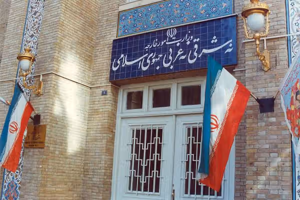 ایـران په مزار شریف کې ۲۸ کـاله وړاندې د خپلو ډیپلوماټانو وژل کېدل جنایت بللی