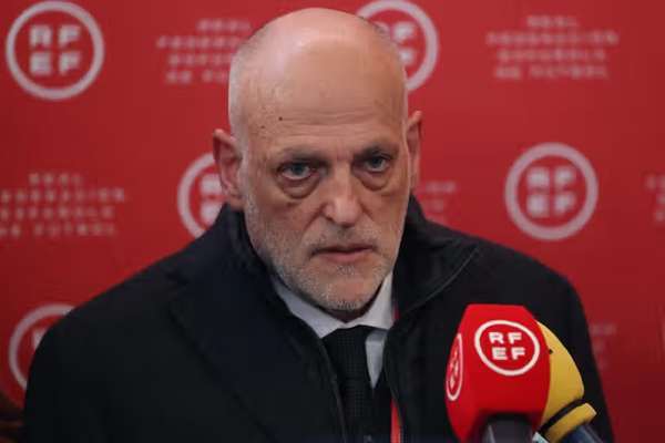 فیفا فوتبال را نابود میکند؛ خاویر تباس، رئیس لالیگا خواستار استعفای اینفانتینو شد