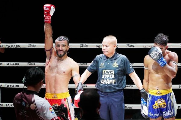 قهرمان شاهین در ورزشگاه لومپینی؛ رویارویی مویتایکار شناخته شده افغان با حریف ایرانی