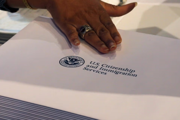 خطة ترامب الجديدة تجعل الحصول على البطاقة الخضراء أصعب بالنسبة للأفغان