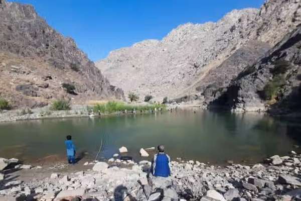سه نفر هنگام شنا در دایکندی جان باختند