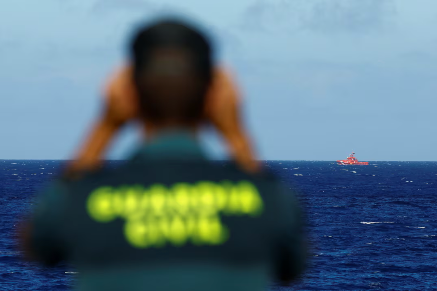 د اسپانیا ټاپوګانو ته نږدې د کښتۍ د ډوبېدو پېښه کې لسګونه کسان لادرکه شوي او ۹ تنه مړه دي