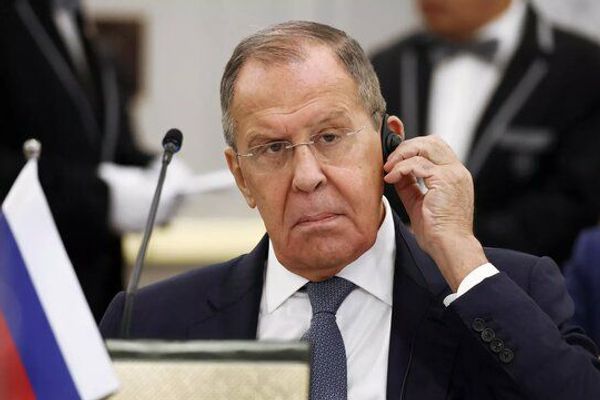 سرګي لاوروف د ایران پر اټومي تاسیساتو برید «ډېر خطرناک» بولي