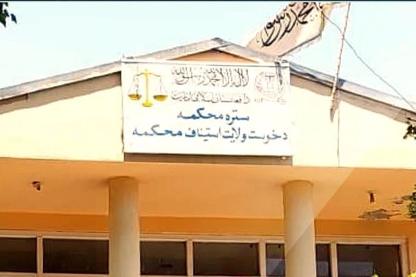 طالبانو په خوست کې ۸ کسان د نشهيي توکو د پلور په جرم په دُرو وهلي