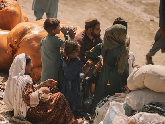 پاکستان در یک روز بیش از ۲۵۰۰ مهاجر افغان را اخراج کرد