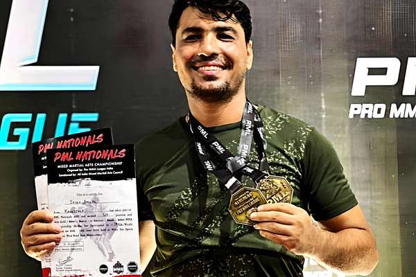 پیروزی سید انور حسینی در مسابقات «شب نبرد» هندوستان