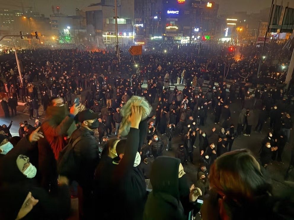 ترامپ گزینه‌های نظامی را بررسی می‌کند