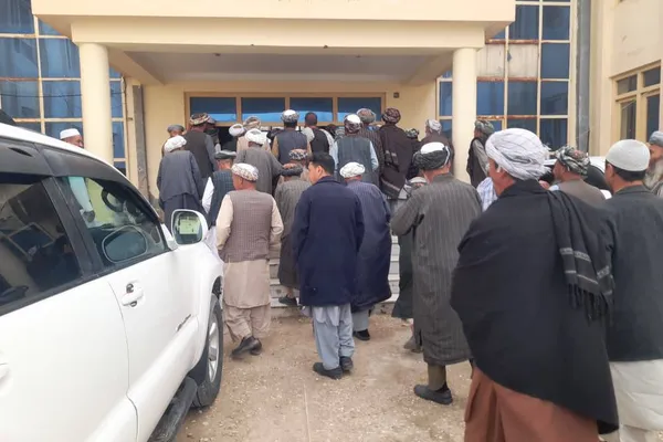 په فاریاب کې د طالبانو پر ضد اعتراضونه؛ «کوچیانو ته د تذکرو وېش» جنجال راپورته کړی