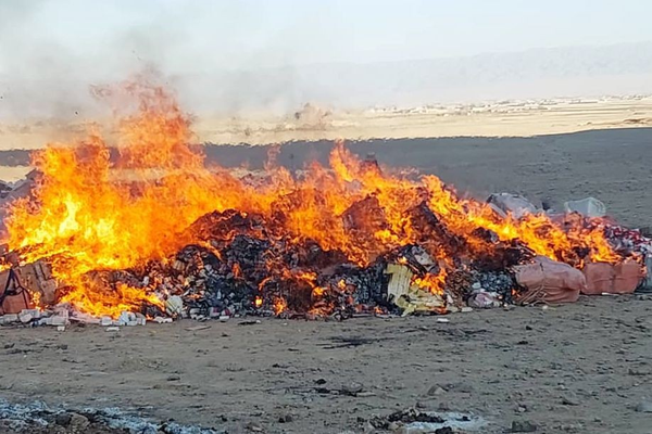 طالبان تحرق شحنة أدوية مهربة قادمة من باكستان