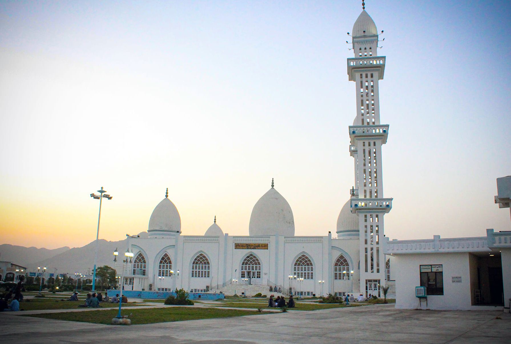 ملا هبت الله په یوه حکم کې د جوماتونو د برېښنا لګښتونه معاف کړل