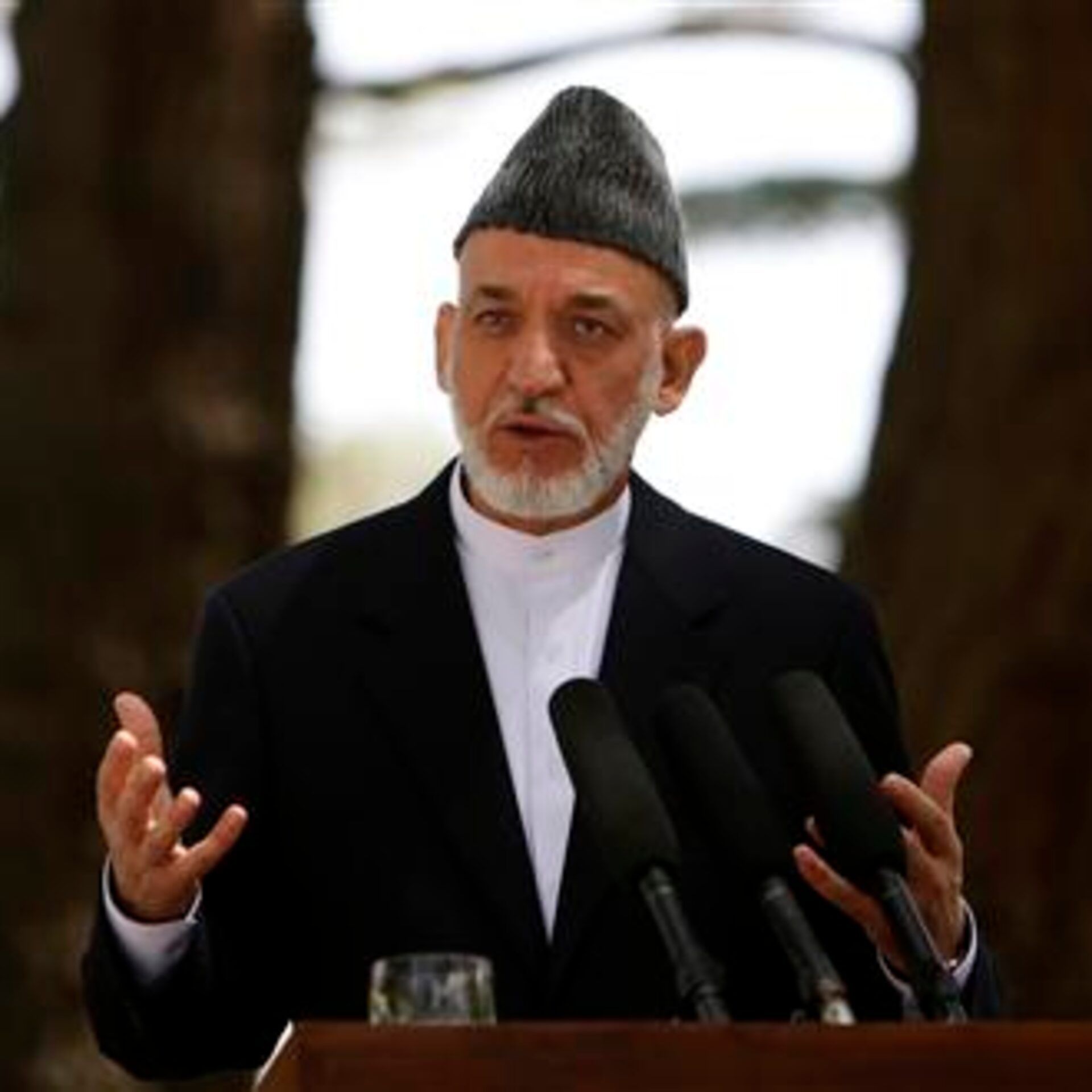 کرزي یوځل بیا افغانې ښځې او نجونې د زده کړو حصول ته وهڅولې