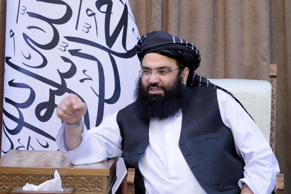 منع برافراشتن علم نوروزی؛ مقام طالبان در دیدار با هزارهها بر خدمترسانی به مردم تاکید کرد