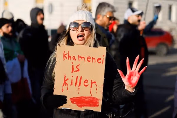 د پولیټیکو تحلیلي مقاله: ایرانیان تاریخ جوړوي، اروپا باید اقدام وکړي