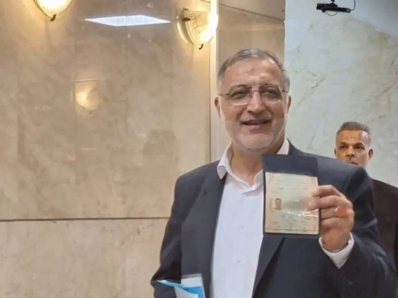علیرضا زاکانی، شهردار تهران برای نامزدی در انتخابات ریاستجمهوری ایران ثبتنام کرد