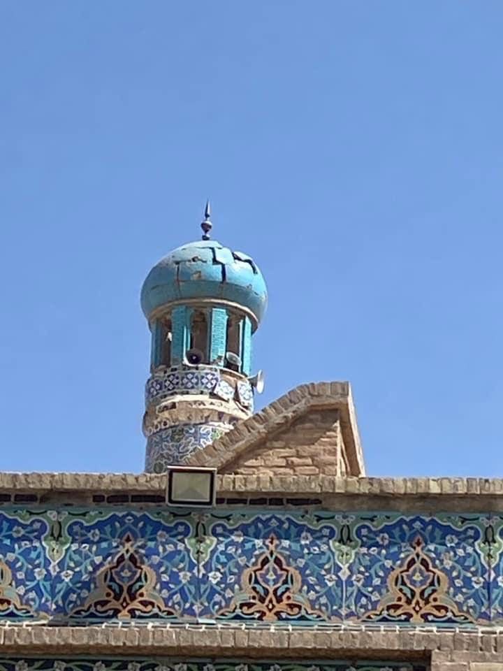 بخشی از منار مسجد جامع در زمین‌لرزه روز شنبه آسیب دیده است