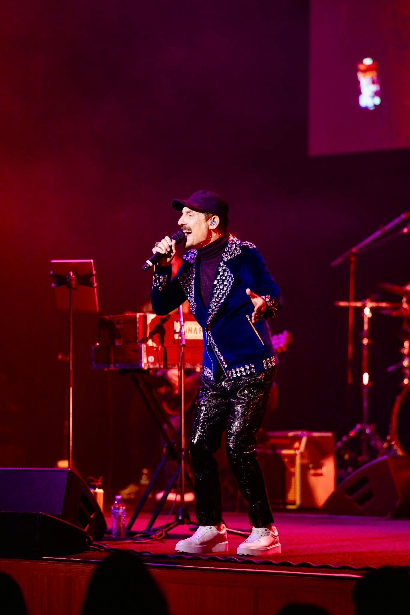 مشهور افغان سندرغاړي د «تورو قدرتونو» پر وړاندې د ایران د خلکو د مبارزې ستاینه وکړه