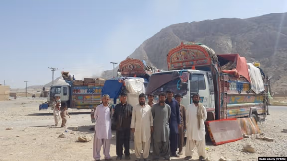 د طالبانو کډوالو وزارت: له ایران او پاکستانه څه باندې ۳۰۰ افغان کډوال راستانه کړل شوي