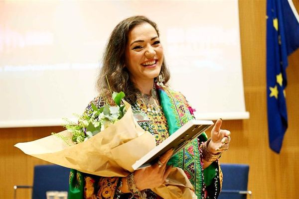 یوه افغانه مېرمن د فنلنډ د «۲۰۲۵ کال غوره کډواله» ونومول شوه