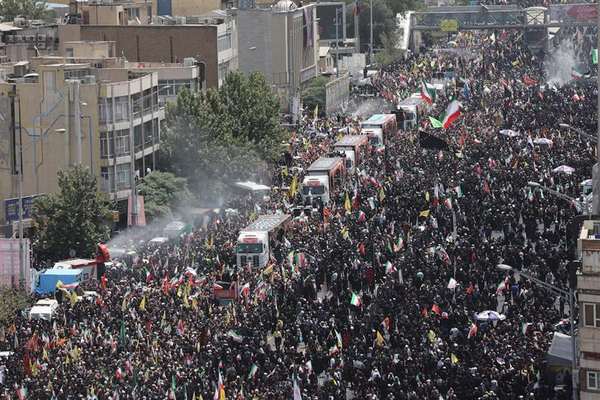 مراسم تشییع کشتههای حملات اسرائيل با حضور هزاران نفر در تهران
