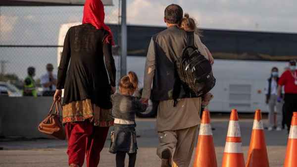 وزارت خارجه امریکا برنامه پذیرش پناهندگان را تعلیق کرد