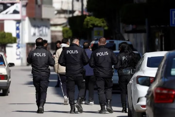 تركيا تعتقل أكثر من 30 ألف مهاجر أفغاني منذ مطلع العام الجاري