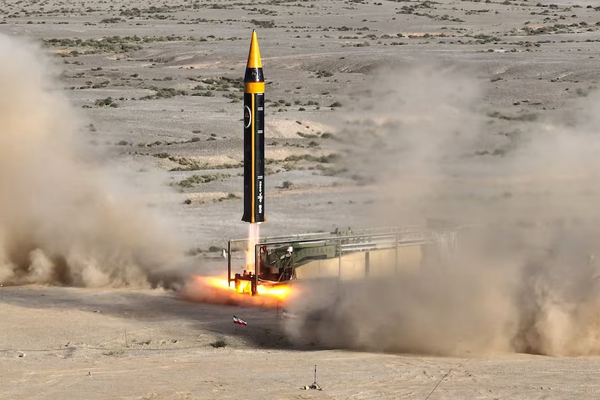 ایران د اردن پر ازرق پوځي اډې لس بالستیک توغندي وتوغول
