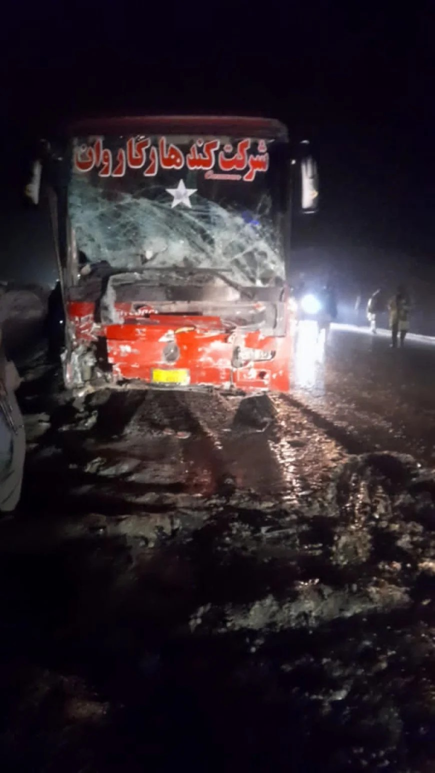 په غزني کې د ټرافیکي پېښې له امله دوه کسه مړه او ۴ نور ټپیان شوي