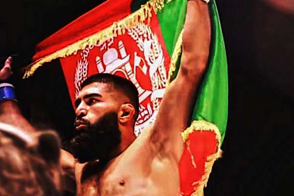 شب داغ مبارزات آزاد؛ احمد حلیمسون مثل واحد نژند در اوکتاگون۷۳ وارد قفس مبارزه میشود