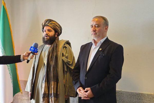 د طالبانو د فراه والي د ایران له سویلي خراسان سره د اقتصادي اړیکو د پراختیا غوښتنه وکړه