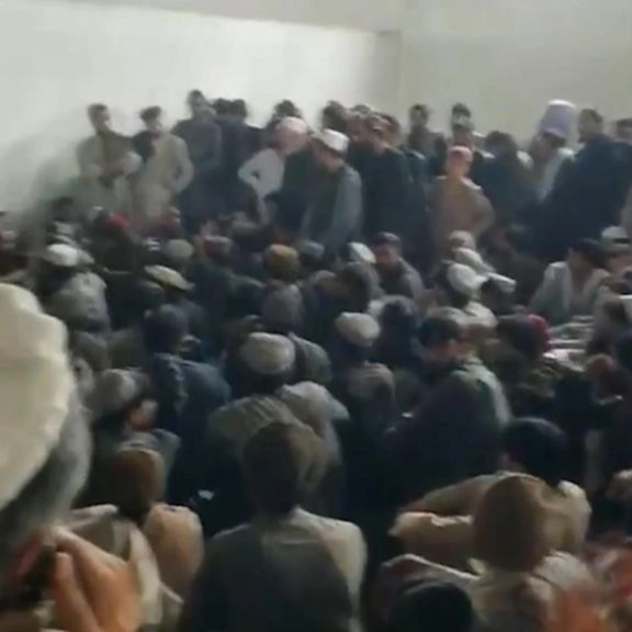 رانندگان لاریهای باربری در کابل به برخورد 'مافیایی' طالبان اعتراض کردند