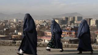 د طالبانو ناسم تعبیر؛ د اسلام له نظره د ښځې غږ، مخ، لاسونه او پښې عورت نه دی