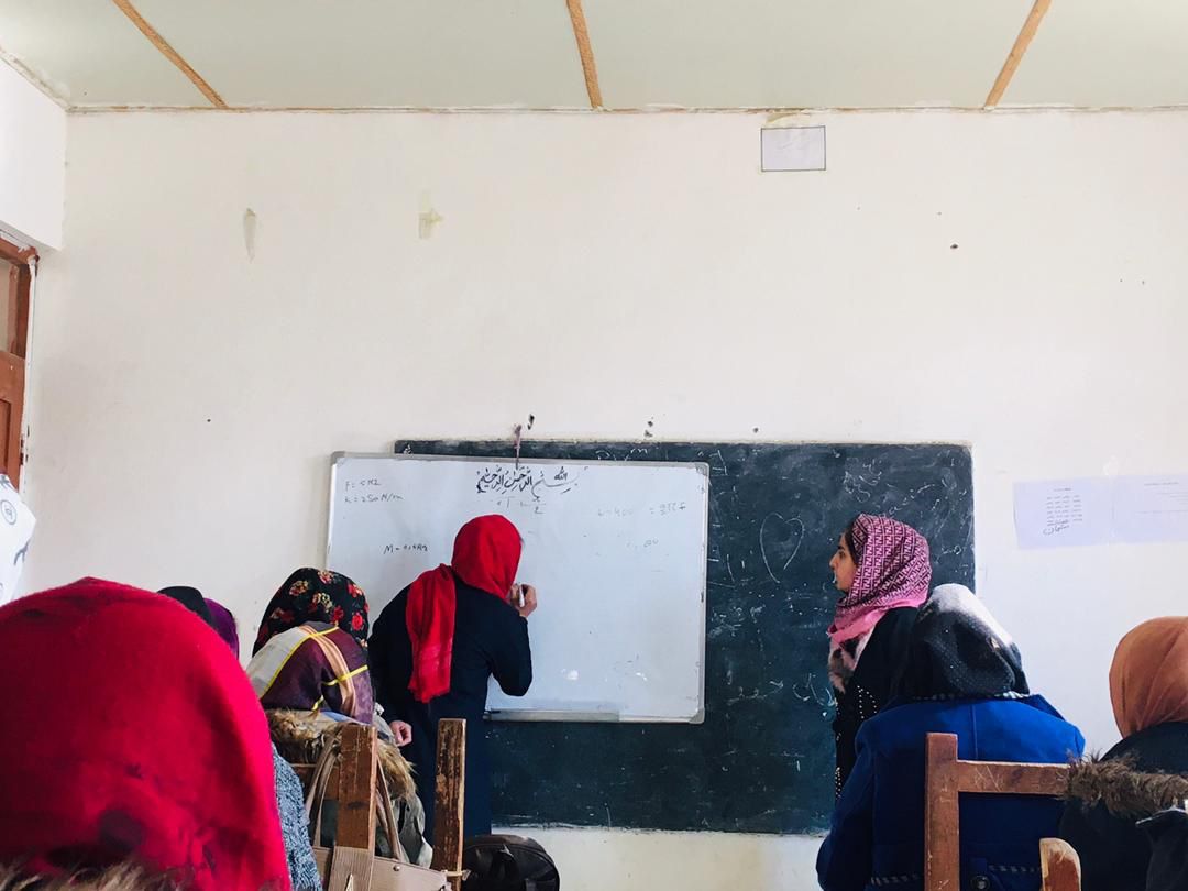 سه دانشجوی بازمانده از تحصیل برای دختران بدخشانی آموزشگاه ایجاد کردند