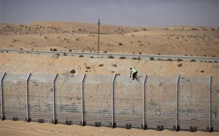 سه سرباز اسرائیلی و یک مرد مسلح در نزدیک مرز مصر کشته شدند