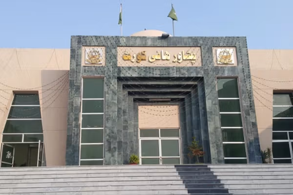 د پېښور سترې محکمې له پاکستان نه د امریکا د پخواني افغان همکار د جبري ستنولو مخه نیولې